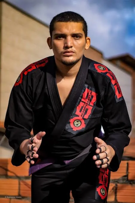 Kimono OSS preto — fotografia original da OSS Kimonos