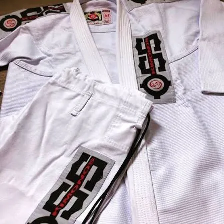 Kimono OSS branco — fotografia original da OSS Kimonos
